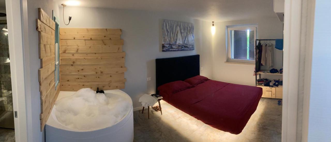 Redhouse Benaco Lägenhet Torri Del Benaco Exteriör bild